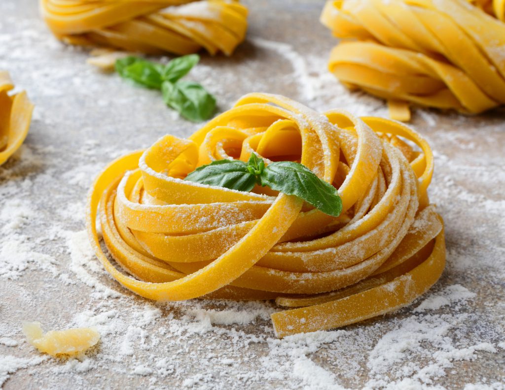 termoregolazione degli impasti
Homemade tagliatelle pasta nest close up